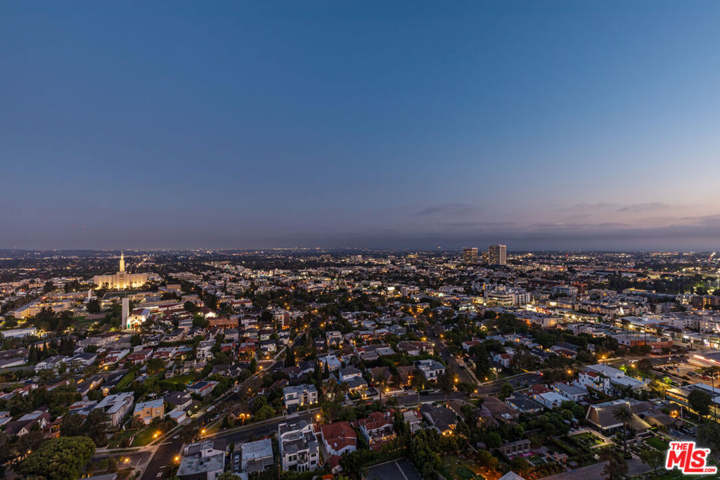 https://media.crmls.org/mediaz/ec23b25d-3726-4e7a-aa64-c120f98b5357.jpg?preset=X-Large