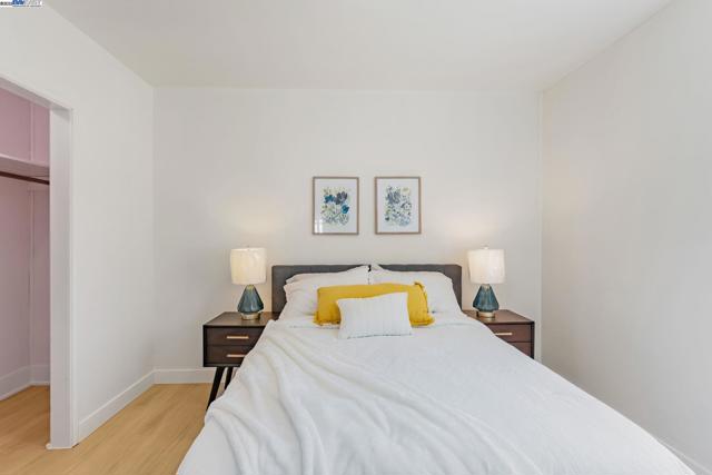 2720 Short St, Oakland CA: https://media.crmls.org/mediaz/ec23d3b8-0862-4365-aeb0-3da2cace7561.jpg