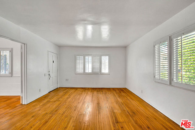 4090 Creed Avenue, Los Angeles CA: https://media.crmls.org/mediaz/ec240a58-55d8-4c76-b3e6-2cfc623408e8.jpg