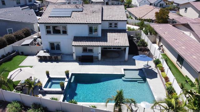 Detail Gallery Image 10 of 49 For 1564 Manzanita Hollow, Vista,  CA 92084 - 5 Beds | 4 Baths