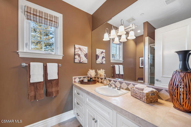 1816 Brittany Park Road, Camarillo CA: https://media.crmls.org/mediaz/ec255adc-5a69-4bc1-99f9-6b5e9083a572.jpg
