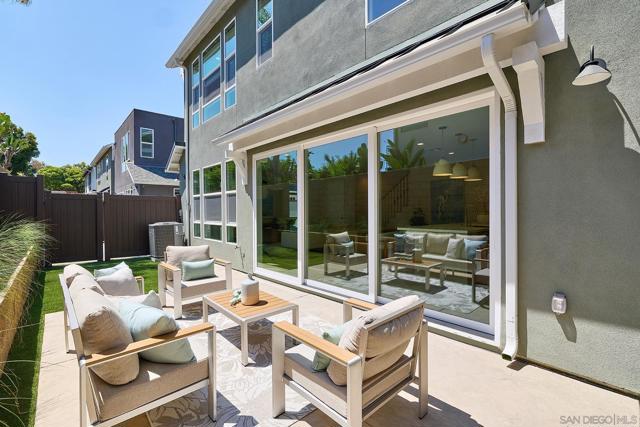 567 N Vulcan Ave, Encinitas CA: https://media.crmls.org/mediaz/ec25c615-8c5b-4830-a828-64fe755fe903.jpg