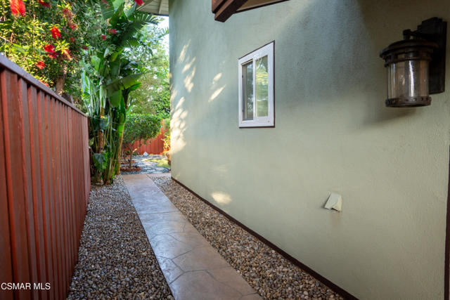 1694 Margate Place, Westlake Village CA: https://media.crmls.org/mediaz/ec262fdb-6288-4cfb-bd71-1c8a2a961d95.jpg