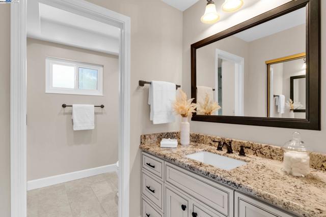 38 Barcelona Pl, Danville CA: https://media.crmls.org/mediaz/ec264ff5-9603-4666-9c0e-bc6120dd6943.jpg