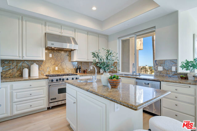 6412 Lunita Road, Malibu CA: https://media.crmls.org/mediaz/ec27304e-09d7-438e-9339-7296e3827948.jpg