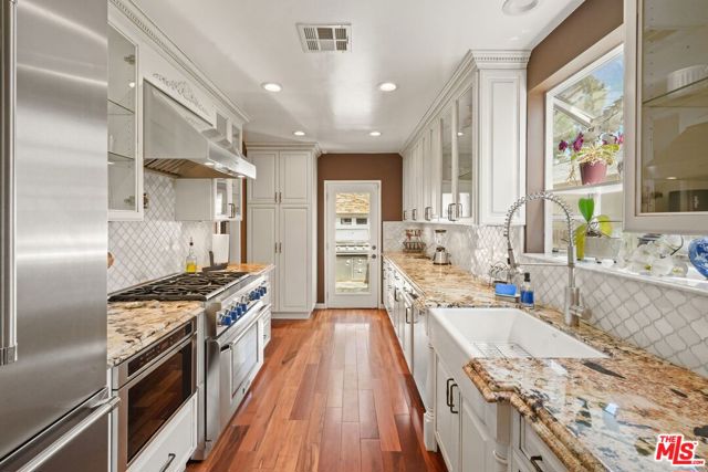 5324 Irvine Avenue, Valley Village CA: https://media.crmls.org/mediaz/ec277cd0-82fd-4646-85c1-fb87cdbf4d67.jpg