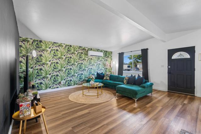 434 Del Mar Ct, Chula Vista CA: https://media.crmls.org/mediaz/ec27830d-680b-488f-91c9-aff1b0277abd.jpg