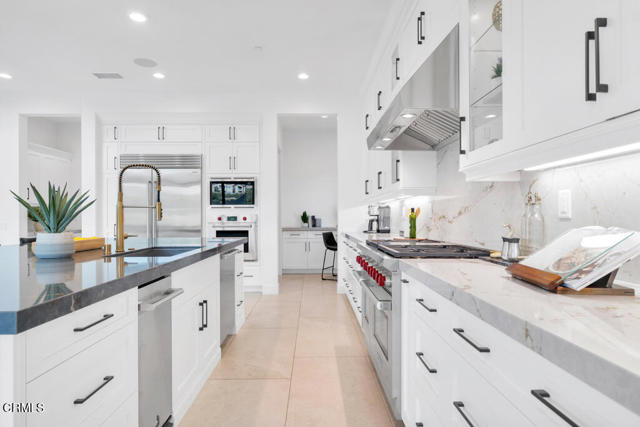 Detail Gallery Image 12 of 70 For 11944 N Red Hawk Ln, Porter Ranch,  CA 91326 - 5 Beds | 5 Baths