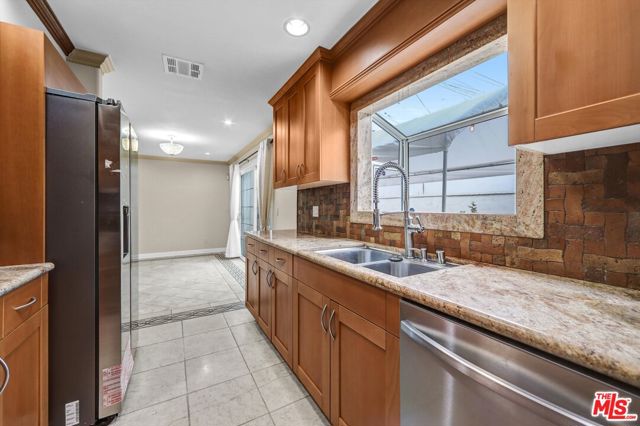 4421 Prospect Avenue, Los Angeles CA: https://media.crmls.org/mediaz/ec28b717-2bd5-4df7-a7ea-bb68b9157ead.jpg