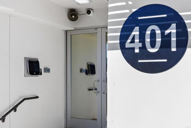 Detail Gallery Image 50 of 55 For 401 N Coast Hwy #301,  Oceanside,  CA 92054 - 3 Beds | 3 Baths