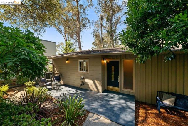 Details for 2343 Mastlands Dr, Oakland, CA 94611