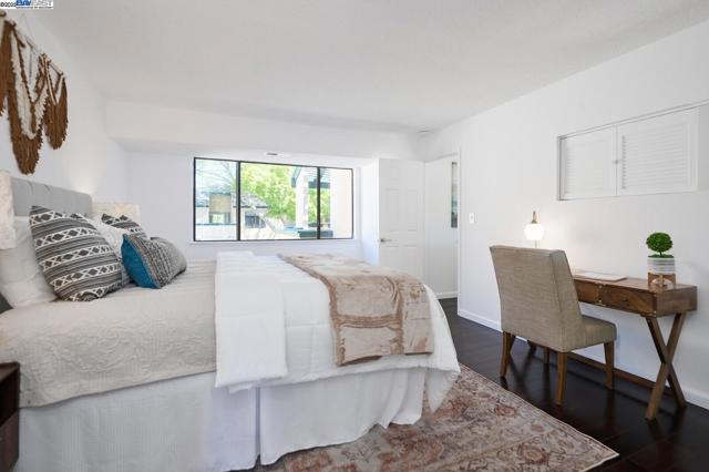 606 Baywood Rd, Alameda CA: https://media.crmls.org/mediaz/ec2a0211-9310-48af-9028-d430ad247353.jpg