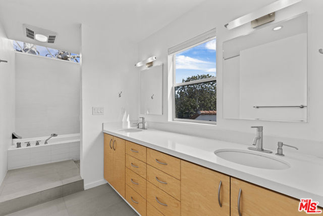 2153 Linnington Avenue, Los Angeles CA: https://media.crmls.org/mediaz/ec2b4687-9632-4d3e-855b-a4a126483986.jpg
