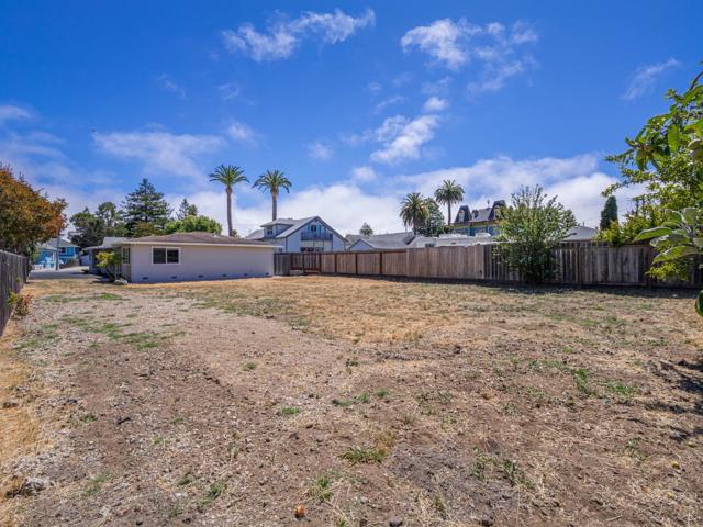 1221 Broadway, Santa Cruz CA: https://media.crmls.org/mediaz/ec2baa77-e49d-4ad8-85b8-698791f7ebcf.jpg