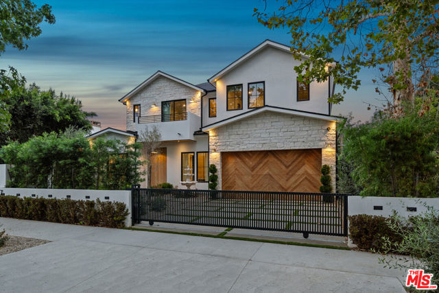 11317 Valley Spring Lane, Studio City CA: https://media.crmls.org/mediaz/ec2bf2ca-d3cb-4ade-bb6b-f46da8c91bc8.jpg