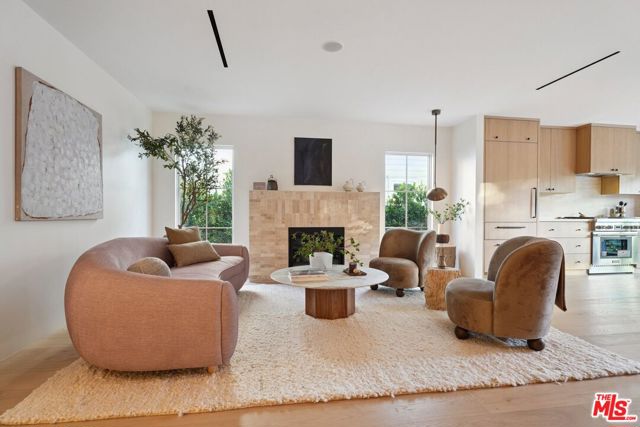 4539 Atoll Avenue, Sherman Oaks CA: https://media.crmls.org/mediaz/ec2cfaee-b642-4195-83ae-2230c1d8cd54.jpg