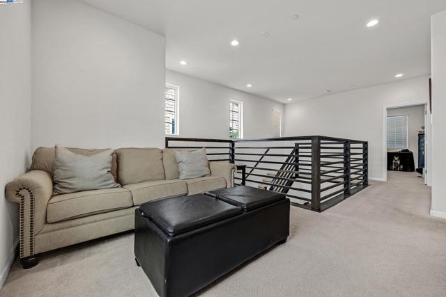 268 Coolcrest Dr, Oakley CA: https://media.crmls.org/mediaz/ec2d044e-b0e9-4b46-9e7e-ac40cdf184dd.jpg