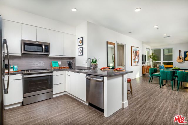 1101 N Main Street, Los Angeles CA: https://media.crmls.org/mediaz/ec2d413e-d77a-4cf8-b82d-d43abbd72f1e.jpg