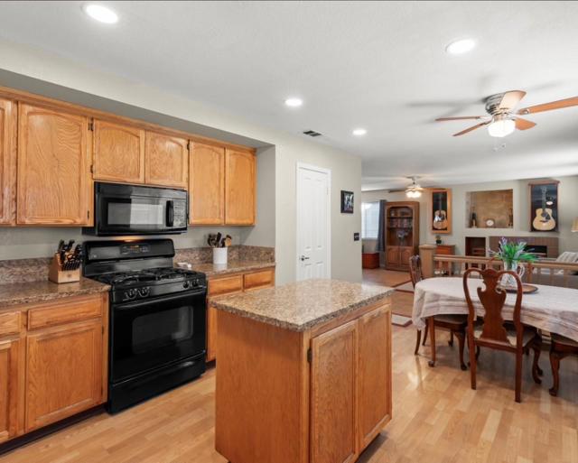 2090 Iroula Way, Tracy CA: https://media.crmls.org/mediaz/ec2df094-3540-45a5-87e9-50cd0c04d0dd.jpg