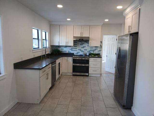 127 Maitland Drive, Alameda CA: https://media.crmls.org/mediaz/ec2e950b-1c0f-45c7-b34e-0f368fe4477b.jpg