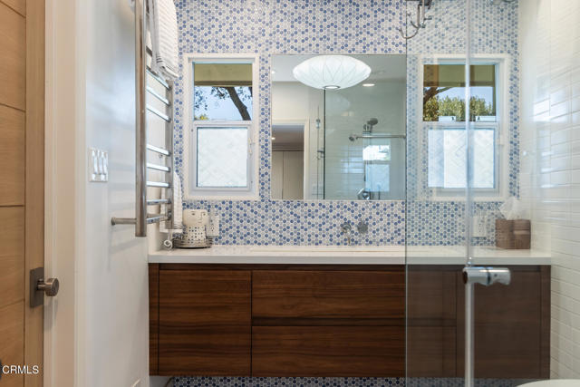 3608 Hampstead Road, La Canada Flintridge CA: https://media.crmls.org/mediaz/ec2f216d-42af-4655-801e-b045f04a8580.jpg