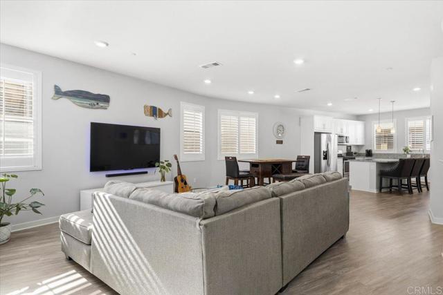 Detail Gallery Image 11 of 38 For 1837 Fauna Way, Chula Vista,  CA 91915 - 4 Beds | 3/1 Baths