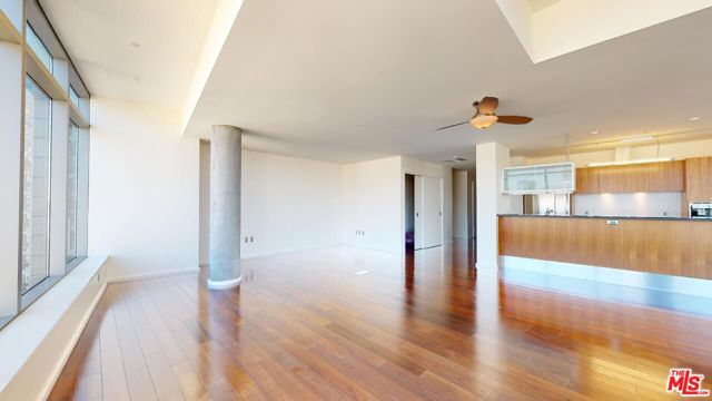 1155 S Grand Avenue, Los Angeles CA: https://media.crmls.org/mediaz/ec2f7947-c49a-45ef-a450-63c7401dad90.jpg