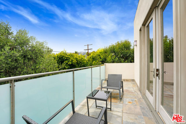 841 N Crescent Heights Boulevard, Los Angeles CA: https://media.crmls.org/mediaz/ec2f7a8b-73b3-4adc-87af-d541b4ea65ce.jpg