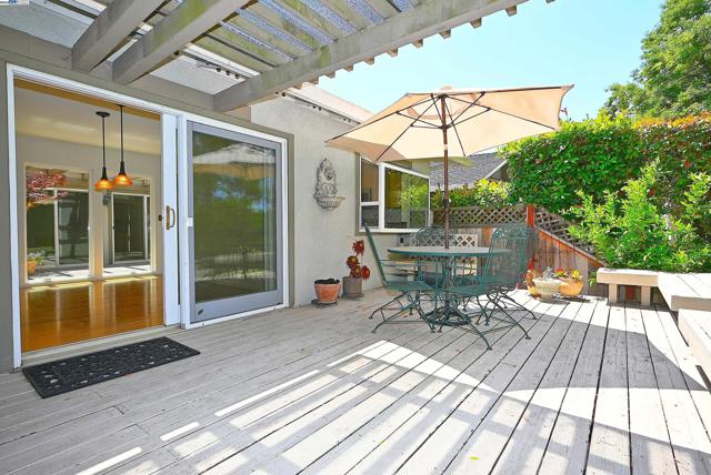 727 Paradise Valley Ct, Danville CA: https://media.crmls.org/mediaz/ec2f8f12-2b65-4213-b882-f63ae4b79386.jpg