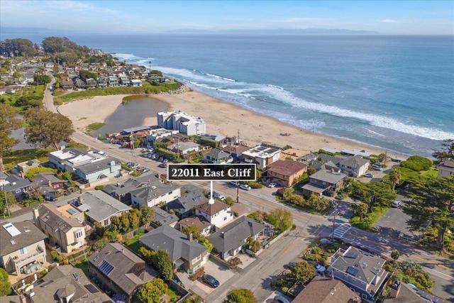 22011 E Cliff Drive, Santa Cruz CA: https://media.crmls.org/mediaz/ec2fac7f-5ec1-402c-bbf4-134d3ba19666.jpg
