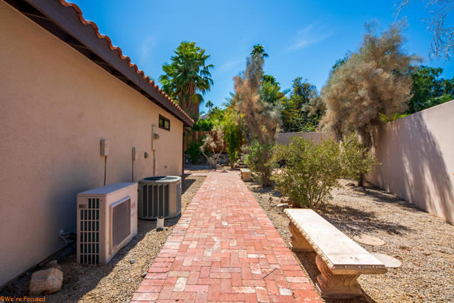 42602 Rancho Mirage Lane, Rancho Mirage CA: https://media.crmls.org/mediaz/ec2fd9c8-bd39-429e-9832-22ecc3657f10.jpg