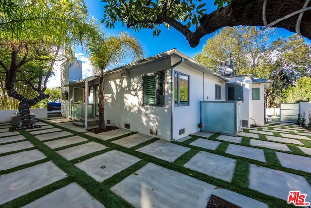 3490 Wonder View Place, Los Angeles CA: https://media.crmls.org/mediaz/ec2fd9db-6148-4d5f-8ffe-2fd02794a627.jpg