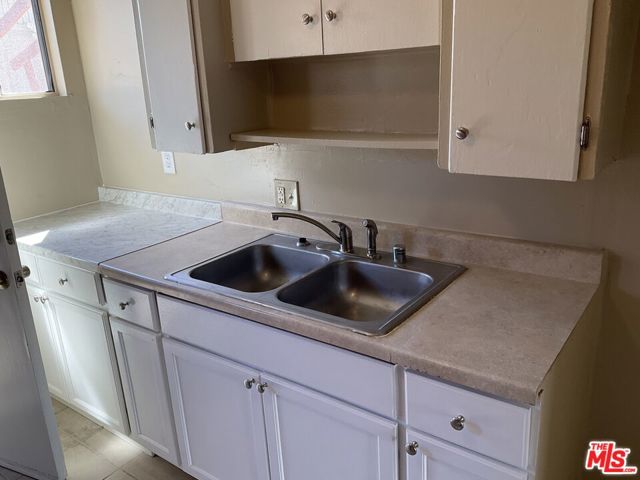 586 San Francisco Avenue, Pomona CA: https://media.crmls.org/mediaz/ec2ff09e-8d67-44ee-97f6-9507f9c14f96.jpg