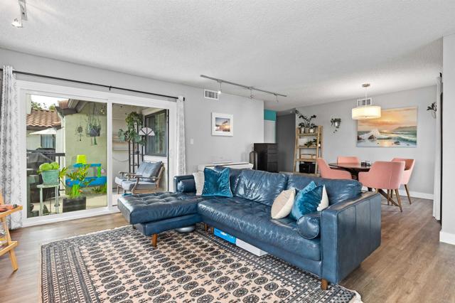 Detail Gallery Image 10 of 48 For 3580 Seahorn Cir, San Diego,  CA 92130 - 2 Beds | 2 Baths