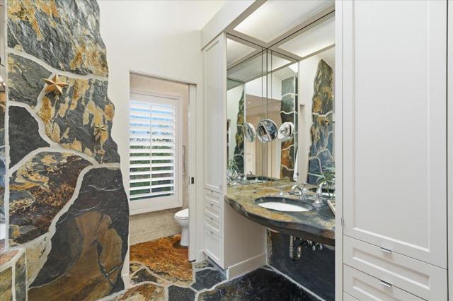 920 Oxford Drive, Los Altos CA: https://media.crmls.org/mediaz/ec302e2c-3d3c-456c-8839-b3135db01f21.jpg