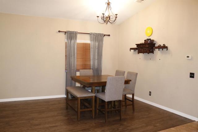 Detail Gallery Image 5 of 17 For 766 Conlon Dr, Hemet,  CA 92545 - 4 Beds | 4 Baths