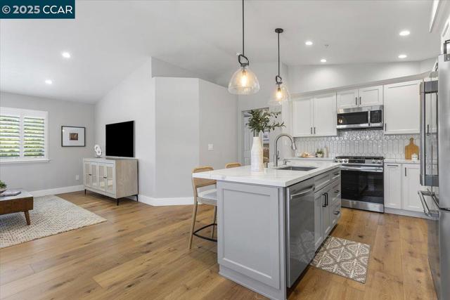 1310 Sutter Creek Ln, San Ramon CA: https://media.crmls.org/mediaz/ec312f4c-cc3d-4db1-8506-3f0e2870a9e8.jpg