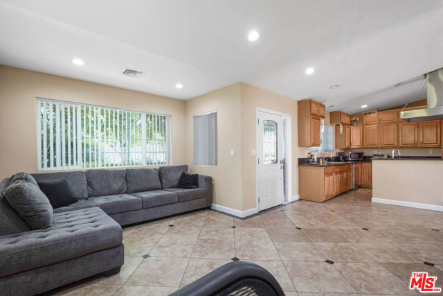 7017 Vicky Avenue, West Hills CA: https://media.crmls.org/mediaz/ec313839-be50-476d-a8a8-1da3cc6d9003.jpg