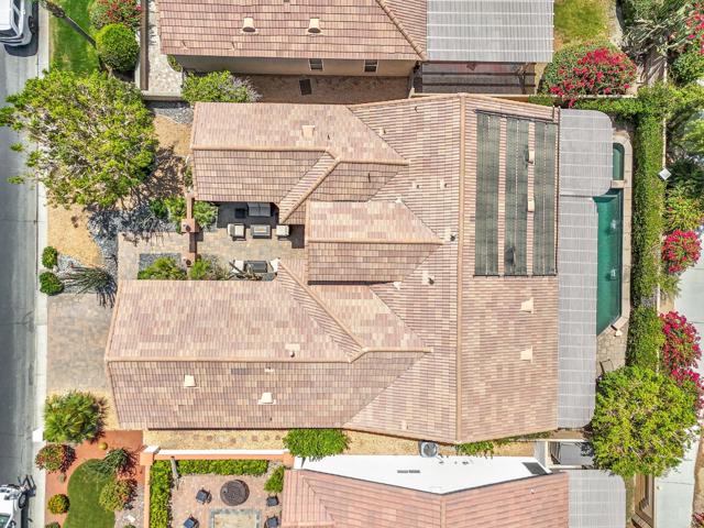 44085 Royal Troon Drive, Indio CA: https://media.crmls.org/mediaz/ec31c244-4b70-4a8b-9e24-25f89f9ea8e9.jpg