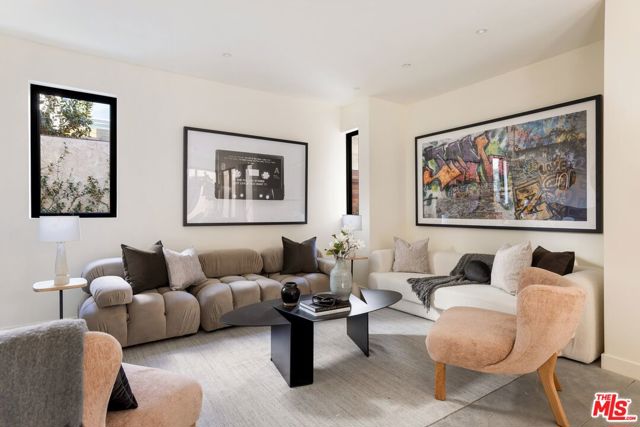 925 Hilldale Avenue, West Hollywood CA: https://media.crmls.org/mediaz/ec31eb71-9a82-4aff-8ce8-d04b039cb528.jpg