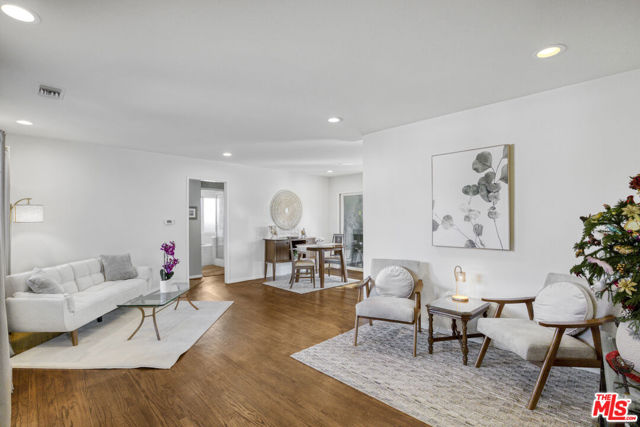 9610 Odessa Avenue, Northridge CA: https://media.crmls.org/mediaz/ec33ae7b-9257-4924-8d56-c63edc33a88c.jpg