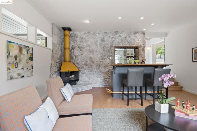 150 Santa Rita Dr, Walnut Creek CA: https://media.crmls.org/mediaz/ec33dbfc-ebbb-4dd2-acb5-247195285f9c.jpg