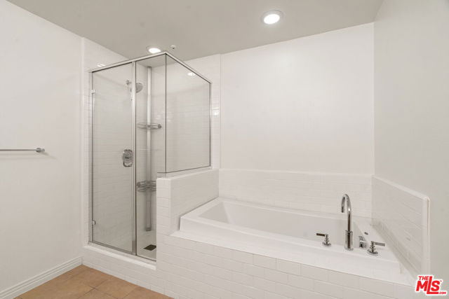 4050 Glencoe Avenue, Marina del Rey CA: https://media.crmls.org/mediaz/ec340b9d-3e06-43fb-8a6f-3c2979435e08.jpg