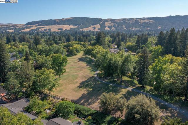 560 Old Orchard Drive, Danville CA: https://media.crmls.org/mediaz/ec34119f-3edc-421f-9d74-5e2efda08470.jpg