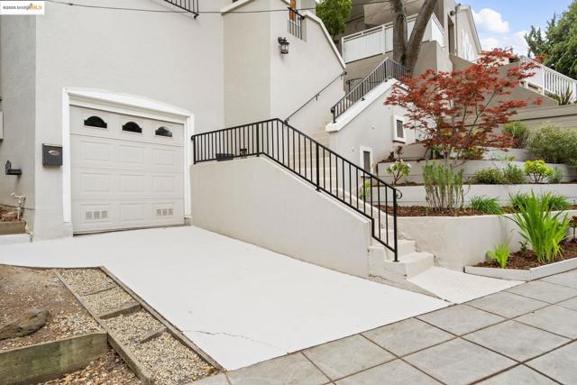 1006 Glendora Ave, Oakland CA: https://media.crmls.org/mediaz/ec34c169-4c6e-4b16-a8a4-277f1d7bf63b.jpg