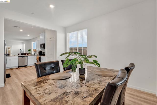 2087 Stars Dr, Rio Vista CA: https://media.crmls.org/mediaz/ec355a75-5a7f-4613-b494-15eb219030f6.jpg