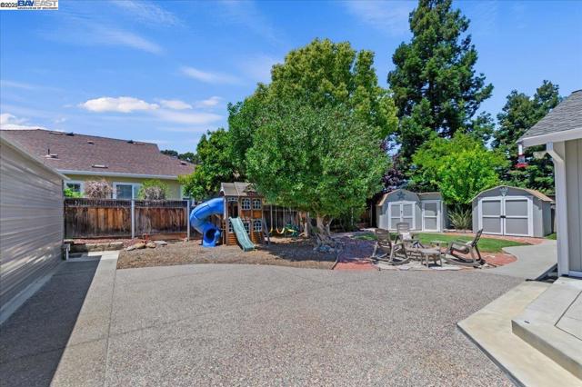 335 Beverly St, Livermore CA: https://media.crmls.org/mediaz/ec355fc8-3ac1-4f3c-aac8-6b754b27d584.jpg