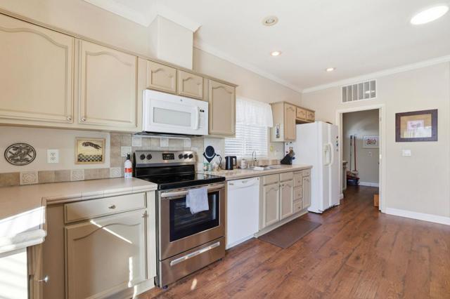 491 Mill Pond Drive, San Jose CA: https://media.crmls.org/mediaz/ec358638-3505-4319-98cf-5768008af2e6.jpg