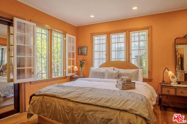 2146 Holly Drive, Los Angeles CA: https://media.crmls.org/mediaz/ec362352-c3e6-4cd8-af63-18fcec05abac.jpg