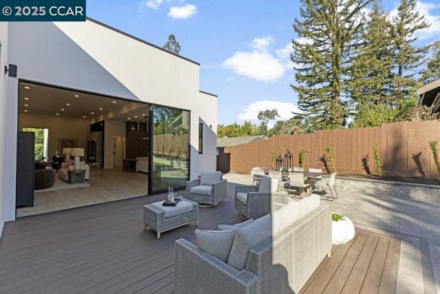 720 Laurel Dr, Walnut Creek CA: https://media.crmls.org/mediaz/ec363777-8185-49a1-b77c-501a09183851.jpg